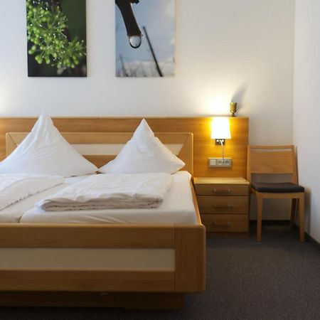 Weinhaus Am Schieferfels Bed & Breakfast Veldenz Dış mekan fotoğraf