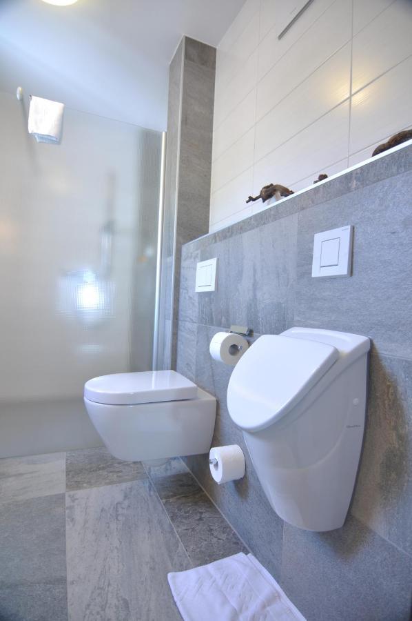 Weinhaus Am Schieferfels Bed & Breakfast Veldenz Dış mekan fotoğraf