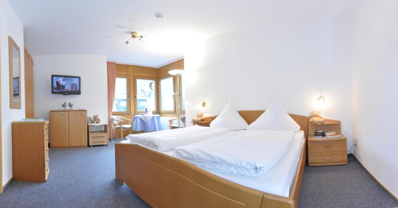 Weinhaus Am Schieferfels Bed & Breakfast Veldenz Dış mekan fotoğraf