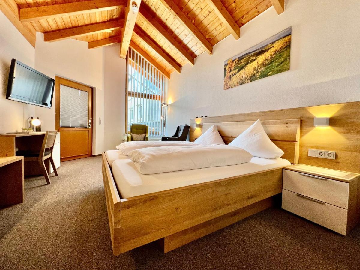 Weinhaus Am Schieferfels Bed & Breakfast Veldenz Dış mekan fotoğraf