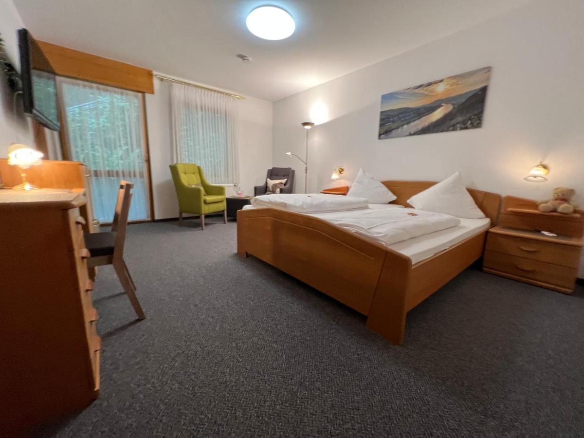 Weinhaus Am Schieferfels Bed & Breakfast Veldenz Dış mekan fotoğraf