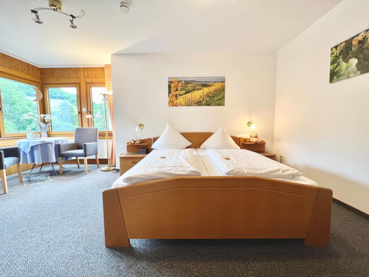 Weinhaus Am Schieferfels Bed & Breakfast Veldenz Dış mekan fotoğraf
