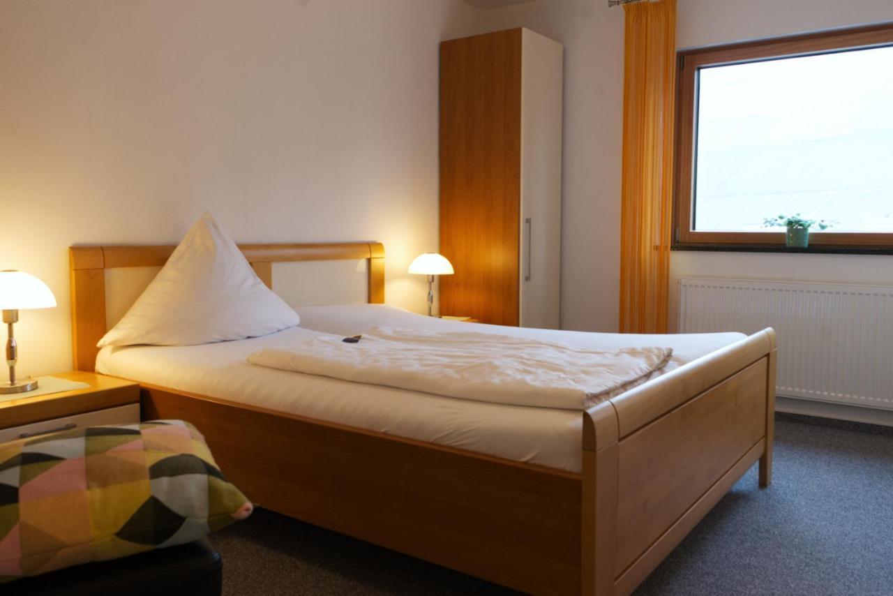 Weinhaus Am Schieferfels Bed & Breakfast Veldenz Dış mekan fotoğraf