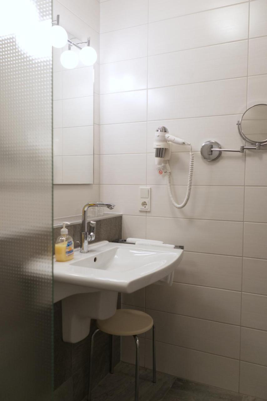 Weinhaus Am Schieferfels Bed & Breakfast Veldenz Dış mekan fotoğraf