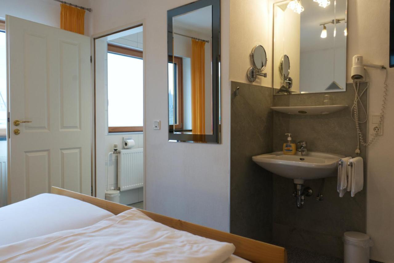 Weinhaus Am Schieferfels Bed & Breakfast Veldenz Dış mekan fotoğraf