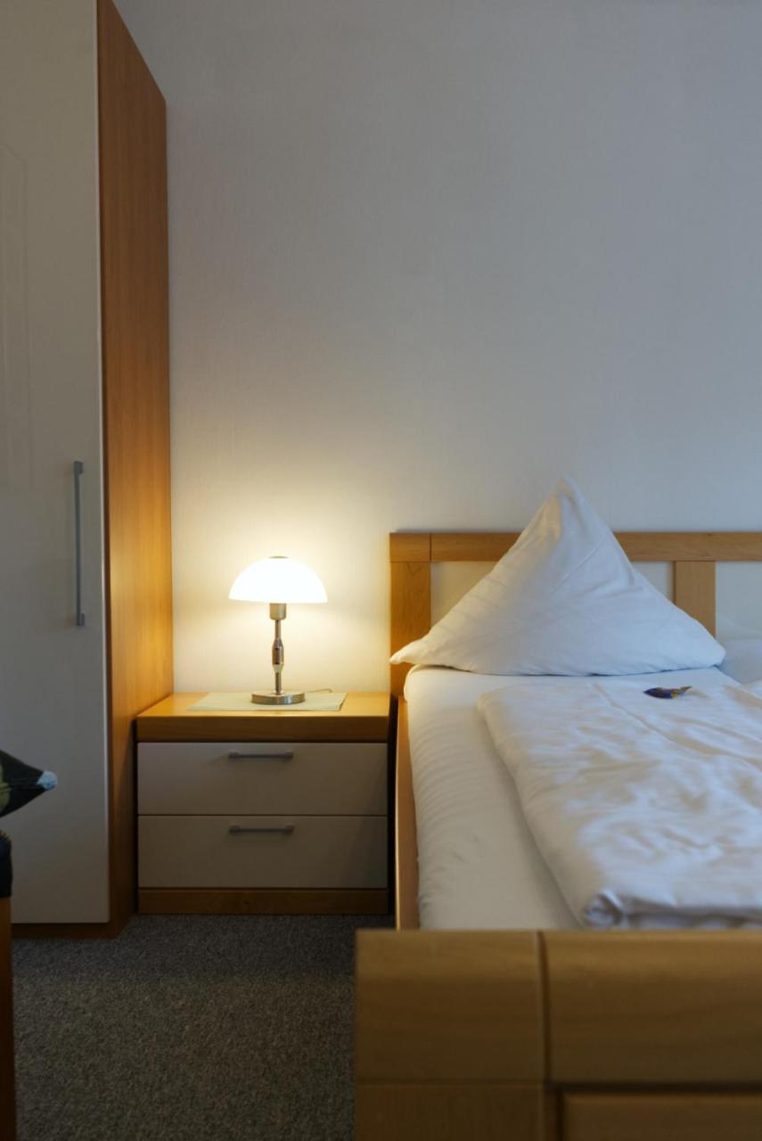 Weinhaus Am Schieferfels Bed & Breakfast Veldenz Dış mekan fotoğraf